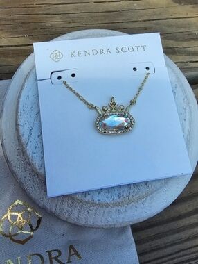 Kendra Scott Elisa Princess Crown Pendant Necklace